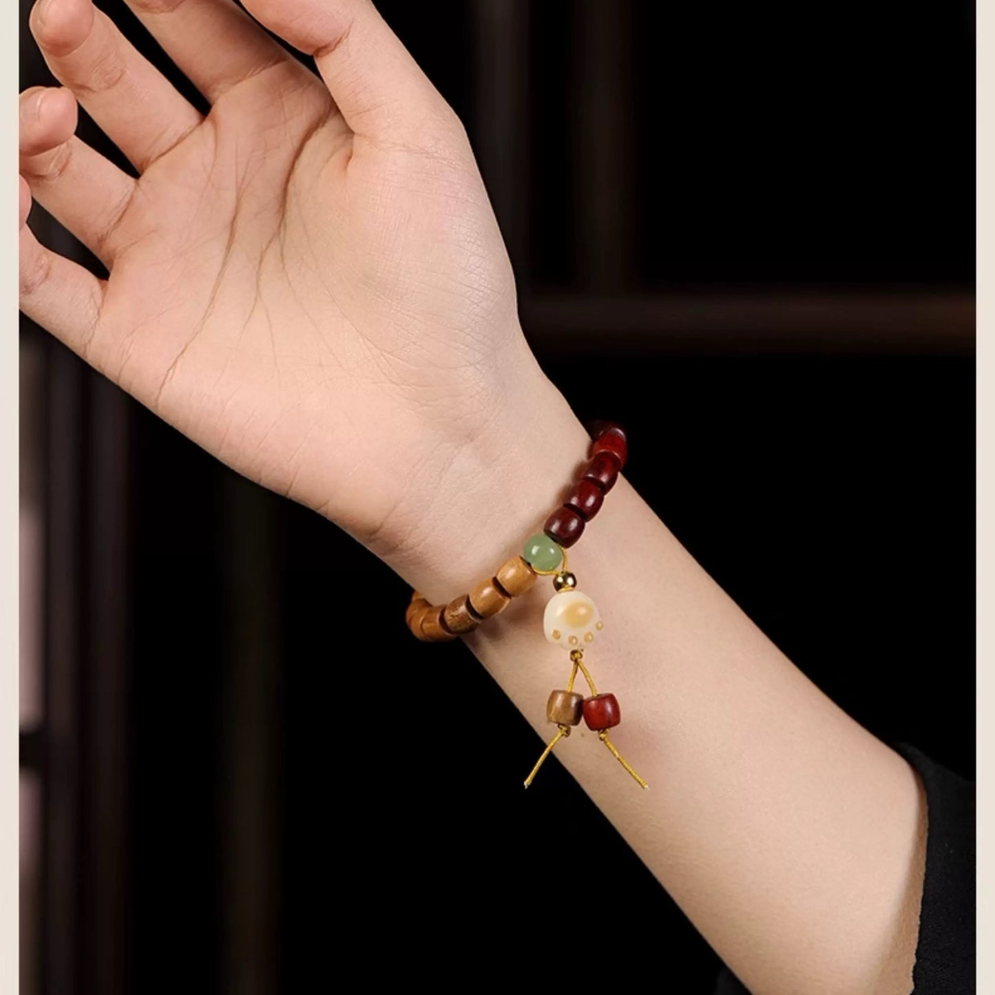 Green Sandalwood & Red Sandalwood Bracelet : - Seekcase