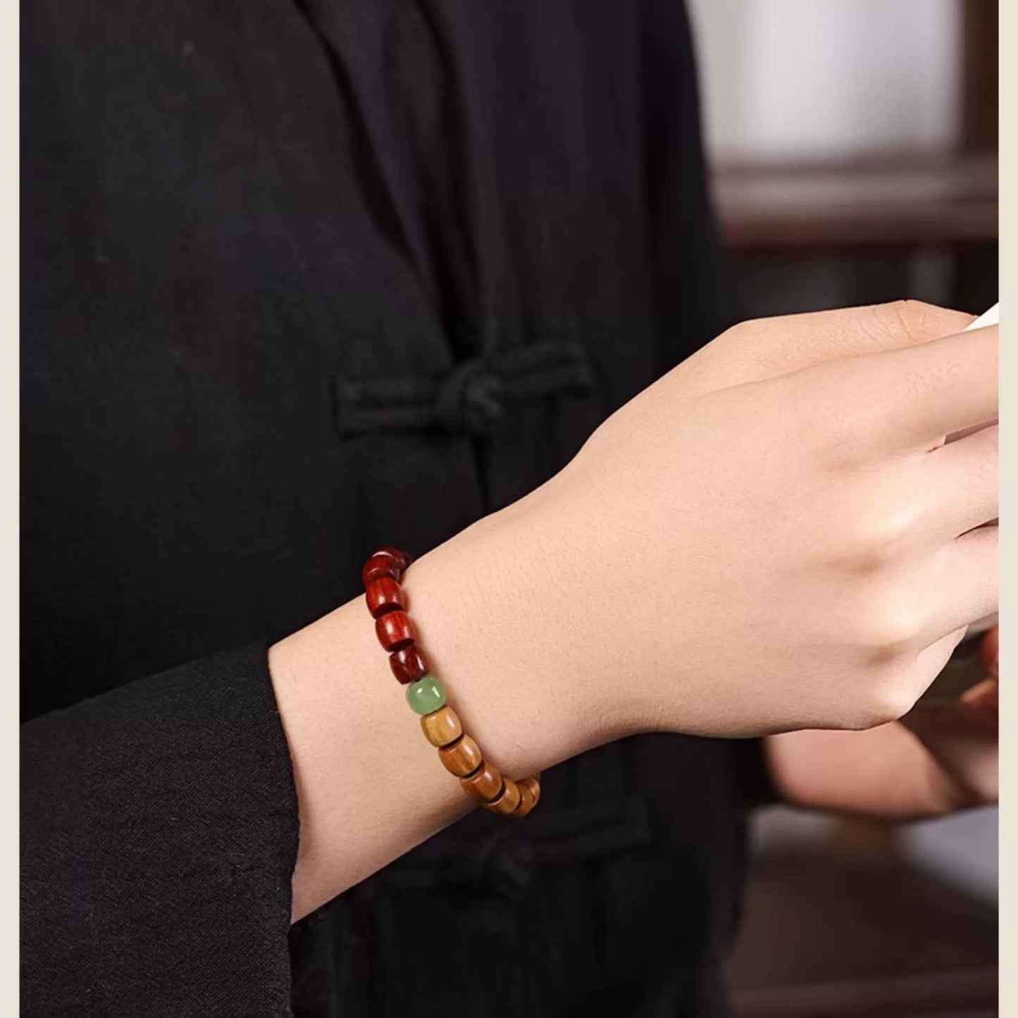 Green Sandalwood & Red Sandalwood Bracelet : - Seekcase
