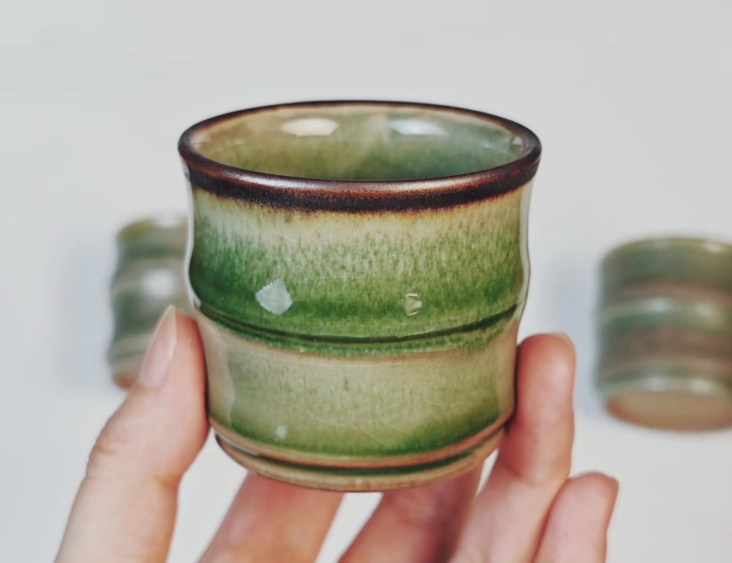 Mini Ceramic Cups vs. Glass Shot Cups: Which is Better for Entertaining?