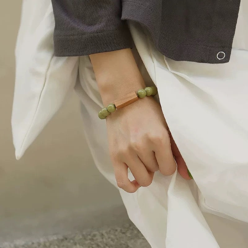 Verdant Harmony Bracelet – Sandalwood & Agate Charm : - Seekcase