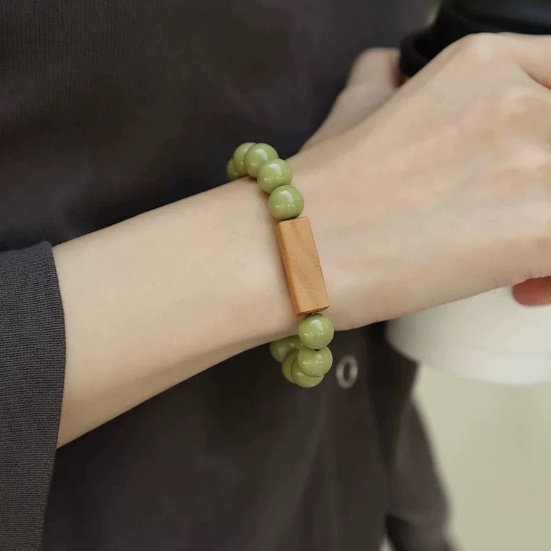 Verdant Harmony Bracelet – Sandalwood & Agate Charm : - Seekcase