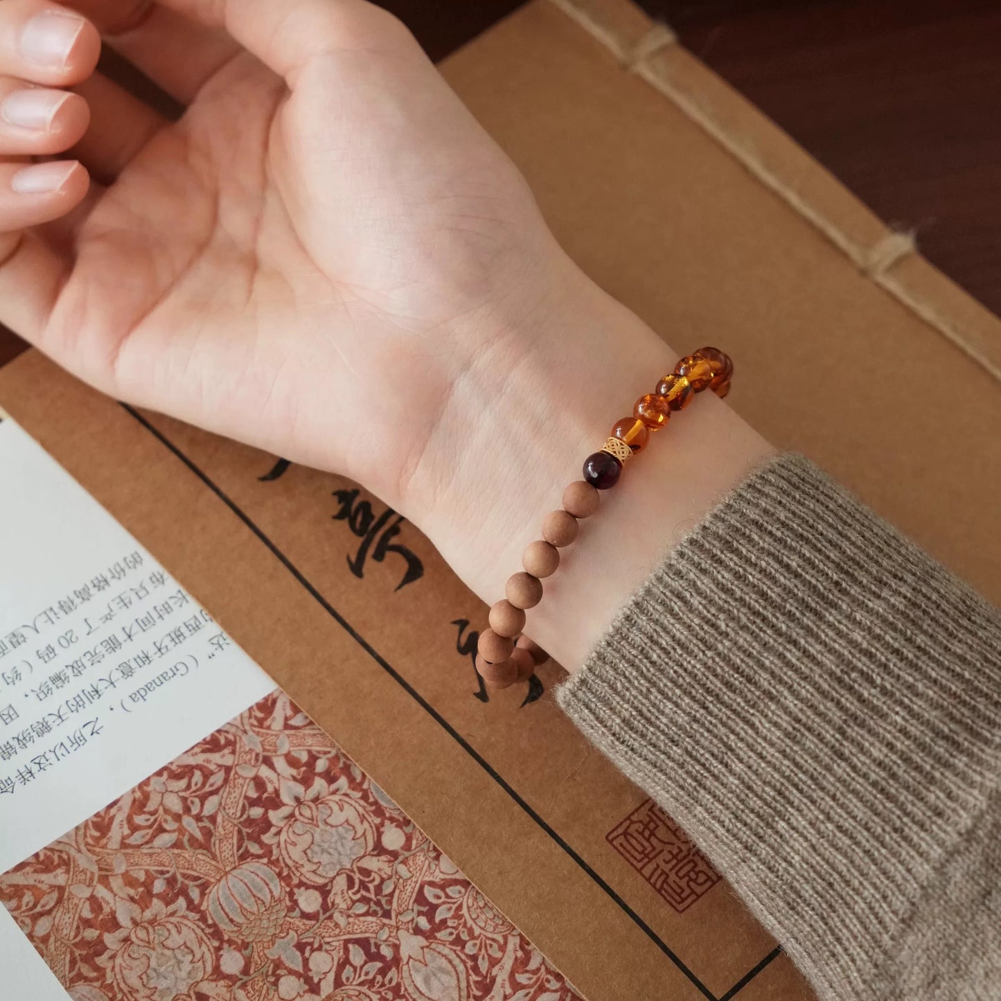 Amber Sandalwood & Citrine Bracelet : - Seekcase