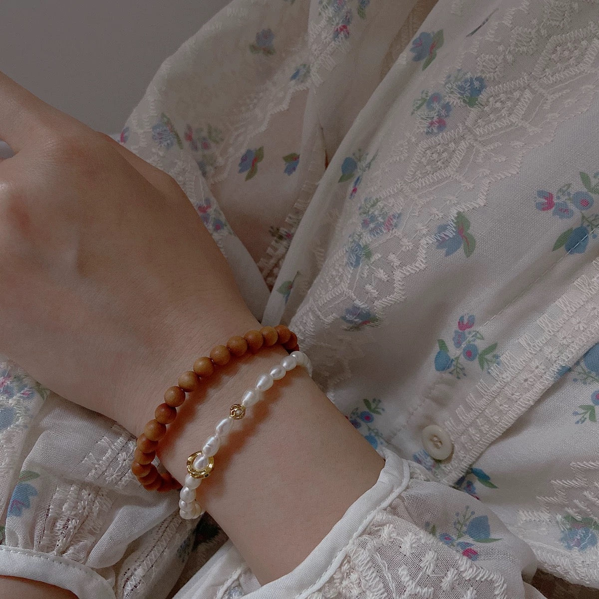 Pearl & Sandalwood Dual Loop Bracelet : - Seekcase