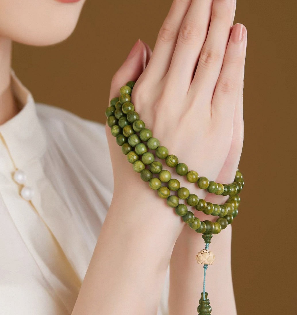 108-Bead Color-Shifting Green Sandalwood Mala : - Seekcase