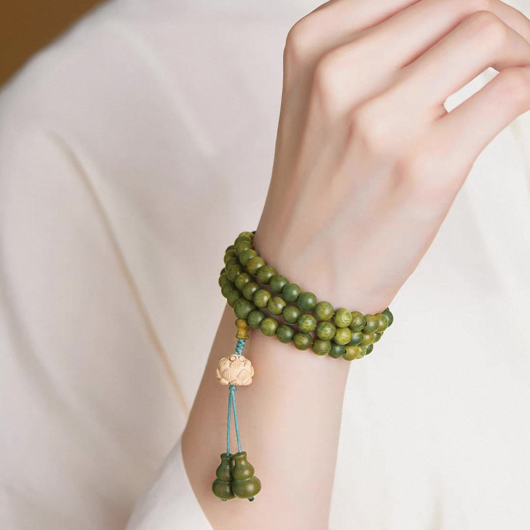 108-Bead Color-Shifting Green Sandalwood Mala : - Seekcase