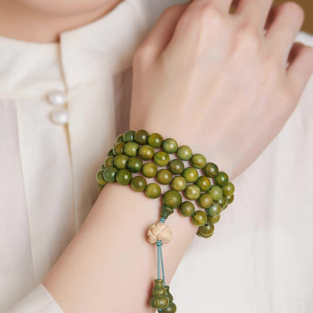 108-Bead Color-Shifting Green Sandalwood Mala : - Seekcase